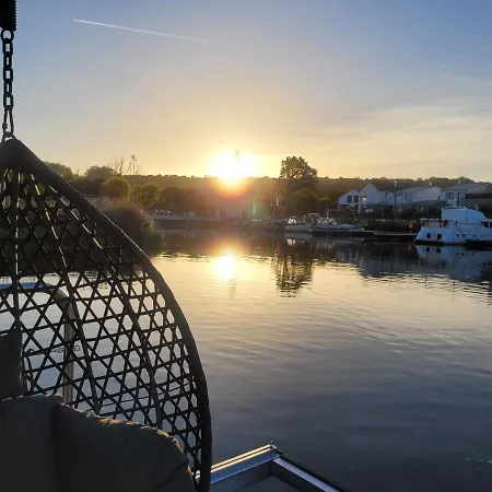Botel L'escale Royale Adam Port - Oise