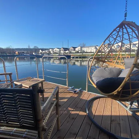 Reve Flottant Pour Amoureux Houseboat Black Et White Sauna Bateau-hôtel LʼIsle-Adam