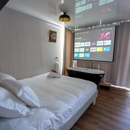 Bateau-hôtel Reve Flottant Pour Amoureux Houseboat Black Et White Sauna LʼIsle-Adam