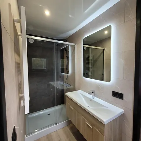 Reve Flottant Pour Amoureux Houseboat Black Et White Sauna Bateau-hôtel *