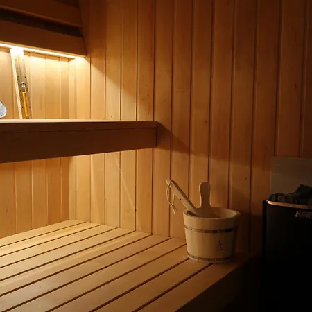 Reve Flottant Pour Amoureux Houseboat Black Et White Sauna Bateau-hôtel