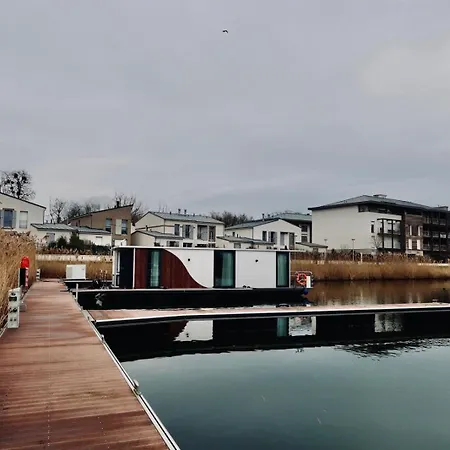 Reve Flottant Pour Amoureux Houseboat Black Et White Sauna Bateau-hôtel LʼIsle-Adam